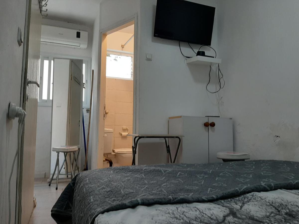The Surfer'S Beach House Tel Aviv Bagian luar foto