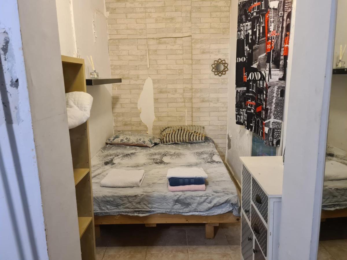 The Surfer'S Beach House Tel Aviv Bagian luar foto