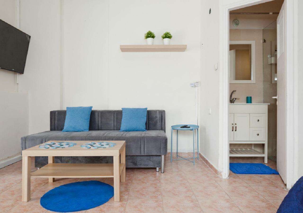 The Surfer'S Beach House Tel Aviv Bagian luar foto